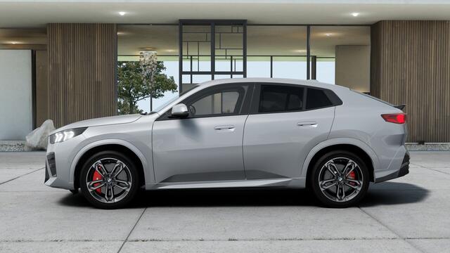 BMW X2 iX2 eDrive20 M Sport / Trekhaak / Sportstoelen / Achteruitrijcamera / M Adaptief onderstel / Comfort Access / Adaptieve LED / Stoelverwarming