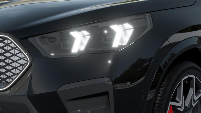 BMW X2 iX2 eDrive20 M Sport / Panoramadak / Trekhaak / Sportstoelen / Comfort Access / M Adaptief onderstel / Adaptieve LED / Parking Assistant Plus