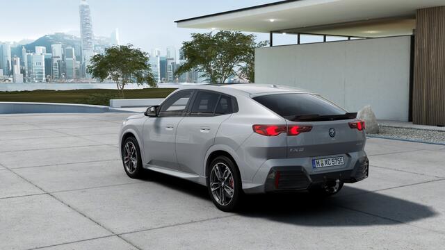 BMW X2 iX2 eDrive20 High Executive M Sport / Panoramadak / Trekhaak / Sportstoelen / Adaptieve LED / Comfort Access / Head-Up / Parking Assistant Plus / M Adaptief onderstel