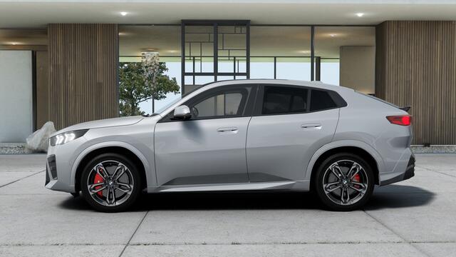 BMW X2 iX2 eDrive20 High Executive M Sport / Panoramadak / Trekhaak / Sportstoelen / Adaptieve LED / Comfort Access / Head-Up / Parking Assistant Plus / M Adaptief onderstel