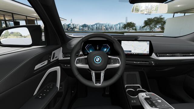 BMW X2 iX2 eDrive20 High Executive M Sport / Panoramadak / Trekhaak / Sportstoelen / Adaptieve LED / Comfort Access / Head-Up / Parking Assistant Plus / M Adaptief onderstel