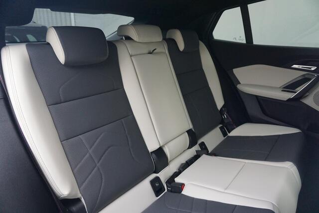 BMW X2 iX2 eDrive20 M Sport Edition 20'' / Harman Kardon / Head-Up Display / Elektrisch Verstelbare Stoelen