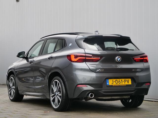 BMW X2 xDrive25e High Executive 220 Pk Automaat Navigatie / M-pakket / Leer / Schuifdak / Camera / DAB