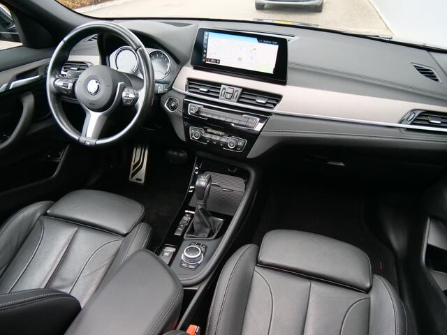 BMW X2 xDrive25e High Executive 220 Pk Automaat Navigatie / DAB / Camera / Leer / Schuifdak / M-pakket