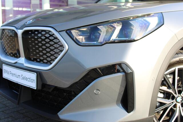 BMW X2 iX2 eDrive20 / Achteruitrijcamera / PDC