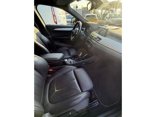 BMW X2 sDrive20i High Executive AUTOMAAT | LEDER | DODEHOEK DETECTIE | ACHTERUIT RIJ CAMERA | SPORT STOELEN| KEYLESS ENTRY/GO|NAVIGATIE | BI- XENON KOPLAMPEN | STOEL VERWARMING |