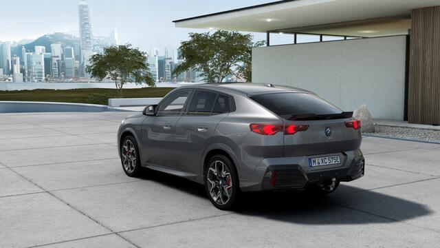 BMW X2 iX2 eDrive20 / Panoramadak / Trekhaak / M Sportstoelen / Head-Up / M Adaptief onderstel / Parking Assistant Plus / Adaptieve LED