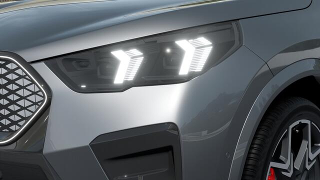 BMW X2 iX2 eDrive20 / Panoramadak / Trekhaak / M Sportstoelen / Head-Up / M Adaptief onderstel / Parking Assistant Plus / Adaptieve LED