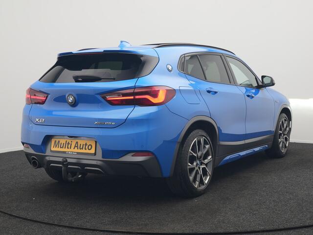 BMW X2 xDrive25e M Sport Plug In Hybrid 220pk Dealer O.H. PHEV | Trekhaak Afn. | Panodak | Adaptive Cruise | Head Up | Camera | Harman / Kardon | Lederen Competition Stoelen Memory & Verwarmd | Keyless | 19"L.M | Sfeerverlichting | Navigatie | DAB |