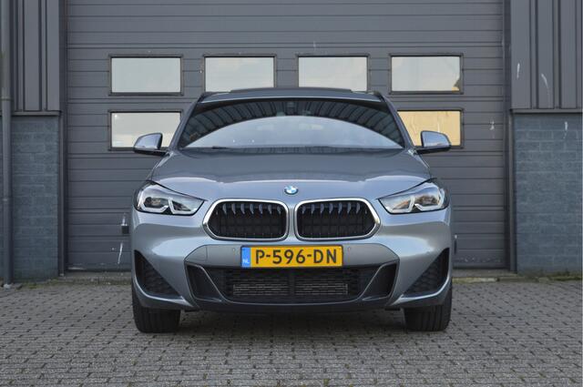 BMW X2 sDrive20i Executive Edition | M-PAKKET | PANO | ACC | HUD | CAMERA | TREKHAAK | HIFI |