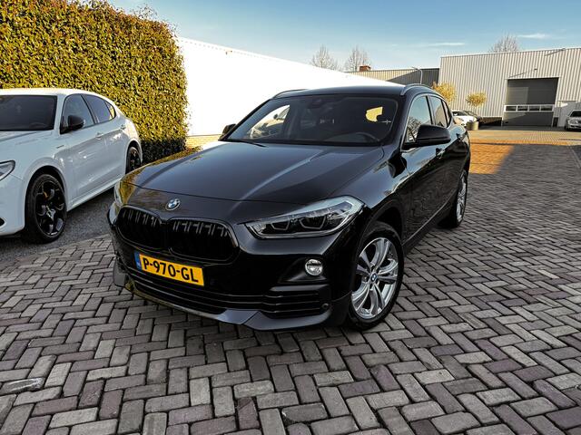 BMW X2 sDrive18i | St.verw | Nav | LMV 18inch | Zw.grille | TrekHaak!