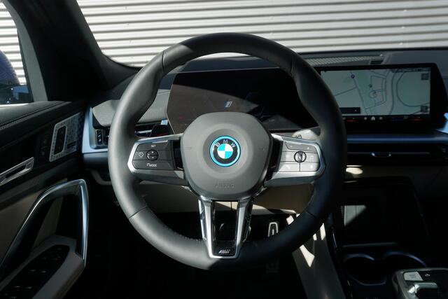 BMW X2 iX2 xDrive30 M Sportpakket Pro | Innovation Pack | Comfort Pack | Glazen panoramadak | Parking Assistant Plus | BMW Head-Up Display | Ekris Selection