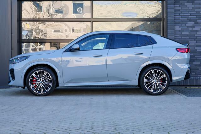 BMW X2 sDrive20i M-Sport | NIEUWSTAAT! | BTW | PANO | HUD | ELEK TREKHAAK | CAMERA ACHTER | SHADOW LINE |