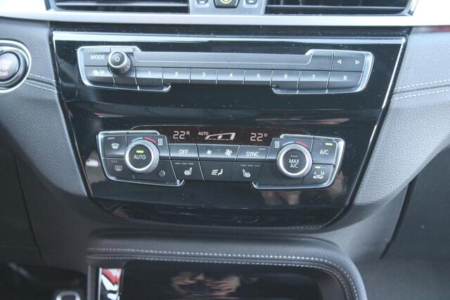 BMW X2 sDrive20i High Executive M-Sport HarmanKardon/NL Auto!!