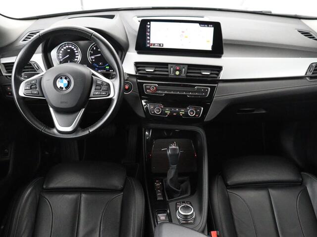 BMW X2 xDrive25e High Executive | Head-Up | Leder | Sportstoelen | Stoelverwarming | Park Assist | Navigatie | Full LED | Climate control | Bluetooth | Cruise control | Individual Storm Bay Metallic