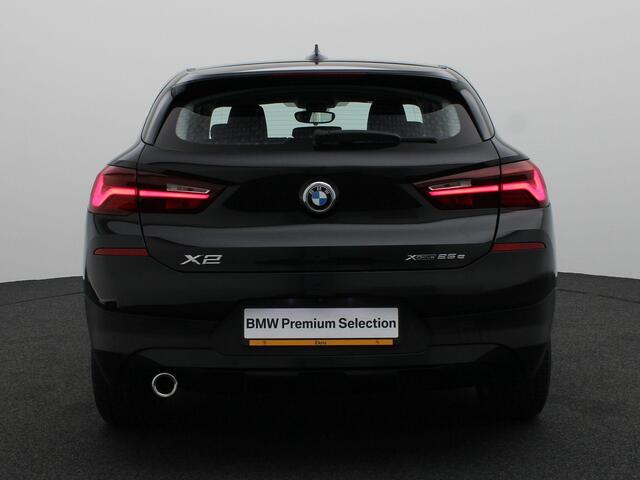 BMW X2 xDrive25e Spiegels Elektrisch Inklapbaar | Achteruitrijcamera | Verwarmde Stoelen | Park Assistant | Head-Up Display | 17''