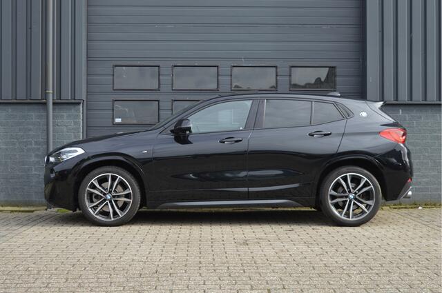 BMW X2 sDrive20i High Executive | M-PAKKET | PANO | HUD | TREKHAAK |