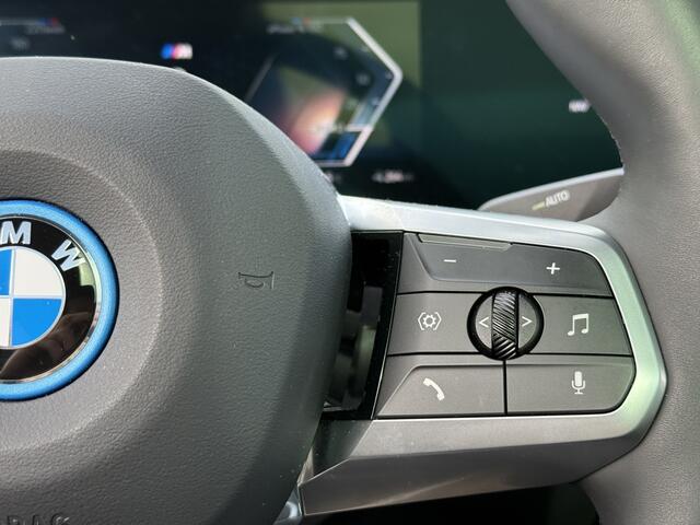 BMW X2 iX2 eDrive20 | M-Sport Pro | 20'' | Panorama. | Harman/Kardon | Elek. stoel. | Driv. + Park. Plus | Head-Up | Stoelmassage | Camera | Stuur + stoelverw. | Comf. Acc.