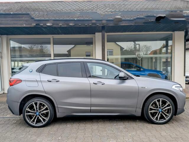 BMW X2 xDrive25e M-SPORT ** FROZEN GREY, LEDER, PANORAMA, H&K SOUND, VERW. ST, 19-inch LMV ** 1e EIG - UNFALLFREI ** ** INFORMEER OOK NAAR ONZE AANTREKKELIJKE FINANCIAL-LEASE TARIEVEN **