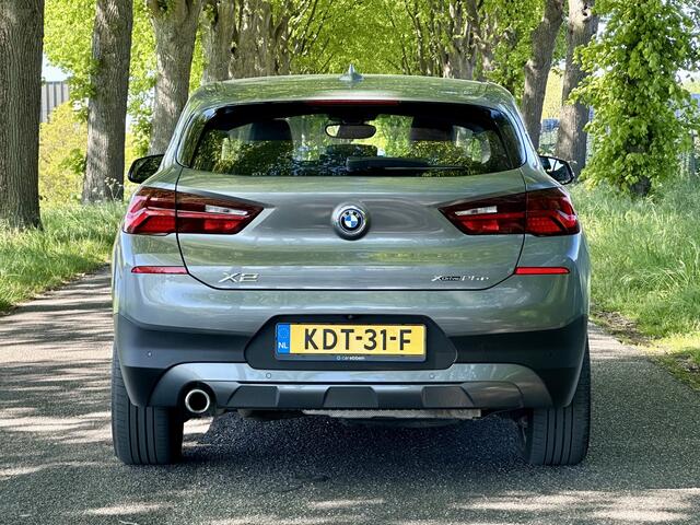 BMW X2 xDrive25e High Executive | Leder | Sportstoelen | Navi | Connected | Head up | Stoelverwarming | DAB