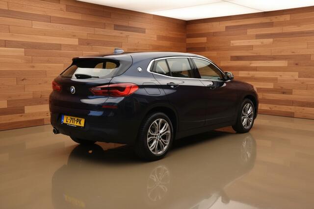 BMW X2 sDrive18i | SPORT STOELEN | 18"LMV | TREKHAAK