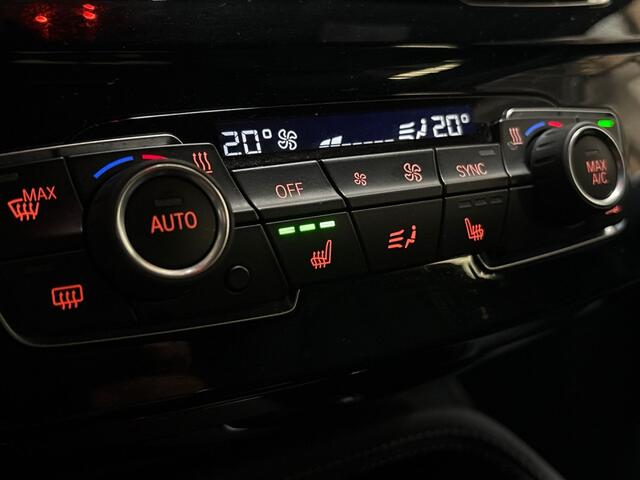 BMW X2 1.8i sDrive M Sport 140Pk Automaat (NAVIGATIE, M PAKKET, BLACK PACK, LEDER, STOELVERWARMING, SPORTSTOELEN, GETINT GLAS, SFEERVERLICHTING, PARKEERSENSOREN, NIEUWSTAAT)