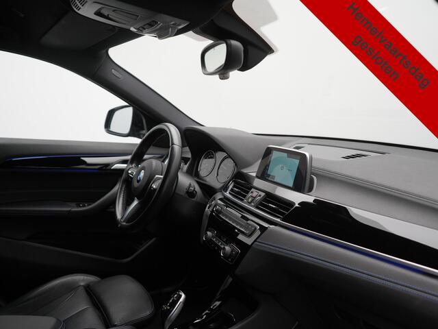 BMW X2 sDrive18i M Sport 140pk Dealer O.H. | Camera | Lederen Sportstoelen Verwarmd | Led Koplampen | Sfeerverlichting | Standkachel | Navigatie | DAB | 19''L.M. |