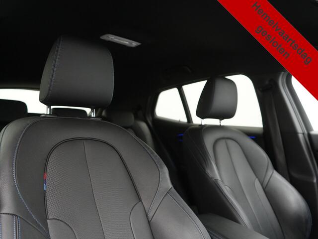 BMW X2 sDrive18i M Sport 140pk Dealer O.H. | Camera | Lederen Sportstoelen Verwarmd | Led Koplampen | Sfeerverlichting | Standkachel | Navigatie | DAB | 19''L.M. |