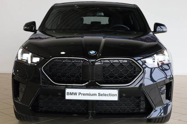 BMW X2 sDrive20i | M Sportpakket Pro | Driving Assistant Professional | Panoramadak | Comfort Access | Harman Kardon | Head-Up Display | Elektrisch verstelbare stoelen met geheugen