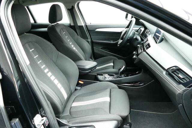 BMW X2 sDrive18i High Executive. Navi, Clima, StoelVerw, 18"LMV, Haak 1700kg