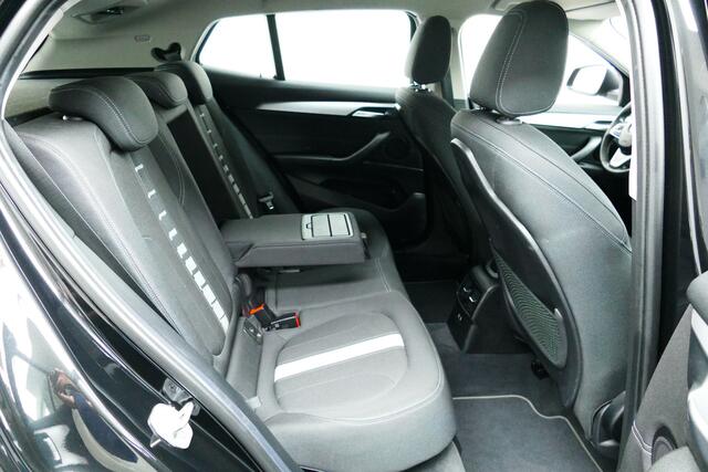 BMW X2 sDrive18i High Executive. Navi, Clima, StoelVerw, 18"LMV, Haak 1700kg