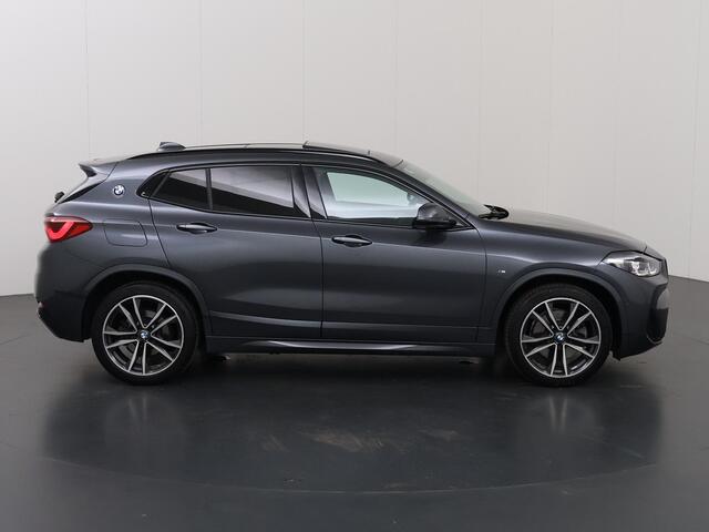 BMW X2 xDrive25e High Executive | M-Pakket | Panoramadak | Sportstoelen | HUD | M-Sportstoelen Elektrisch verstelbaar + Geheugen | Camera | Navigatie | DAB | Stoelverwarming | Ele. kofferdeksel |