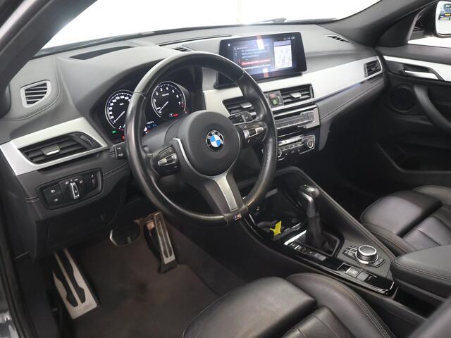 BMW X2 xDrive25e High Executive | M-Pakket | Panoramadak | Sportstoelen | HUD | M-Sportstoelen Elektrisch verstelbaar + Geheugen | Camera | Navigatie | DAB | Stoelverwarming | Ele. kofferdeksel |