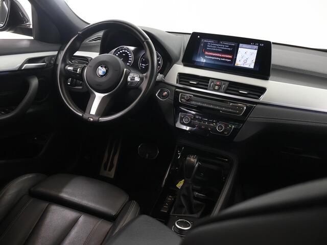 BMW X2 xDrive25e High Executive | M-Pakket | Panoramadak | Sportstoelen | HUD | M-Sportstoelen Elektrisch verstelbaar + Geheugen | Camera | Navigatie | DAB | Stoelverwarming | Ele. kofferdeksel |