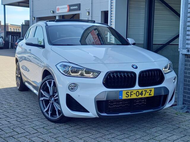 BMW X2 sDrive20i High Executive M-SPORT - PANO - HUD - TREKHAAK - LEER - CAMERA - PDC V/A - STOELVERW -