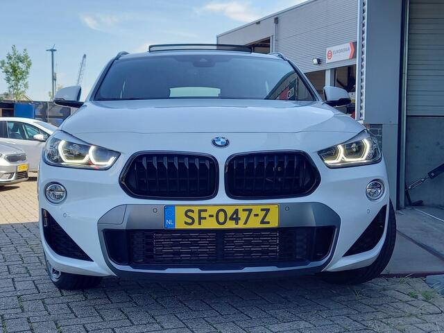 BMW X2 sDrive20i High Executive M-SPORT - PANO - HUD - TREKHAAK - LEER - CAMERA - PDC V/A - STOELVERW -