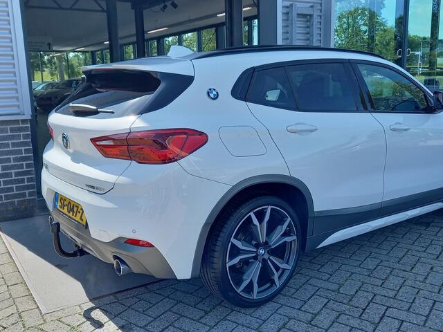 BMW X2 sDrive20i High Executive M-SPORT - PANO - HUD - TREKHAAK - LEER - CAMERA - PDC V/A - STOELVERW -