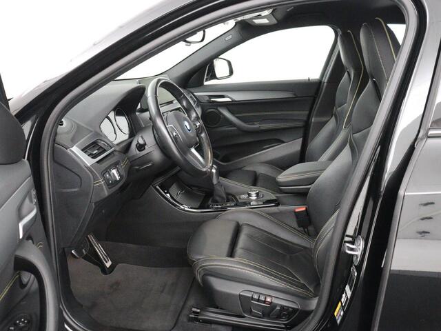 BMW X2 xDrive25e Goldplay Edition | SOH 82,1% | M Sport | Leder | Head-Up | Sportstoelen | 19'' velgen | Sfeerverlichting | Camera | Stoelverwarming | Navigatie | Full LED | Keyless | DAB | Park Assist | Memory | PHEV | Plug In