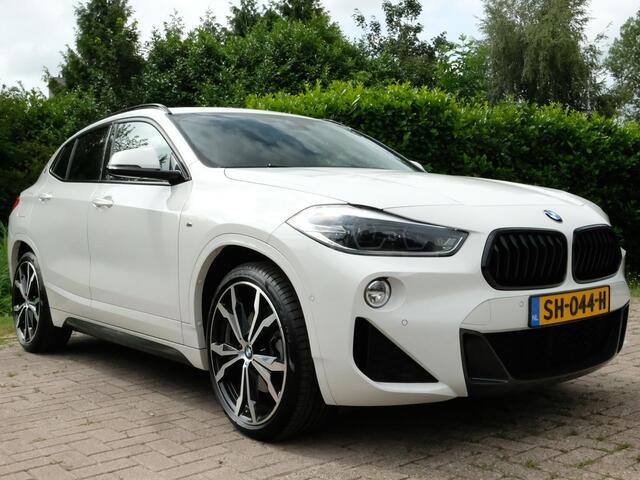 BMW X2 sDrive20i High Executive 190 PK | Panorama dak | Stoelverwarming | Vol lederen bekleding | CarPlay| Elektrische klep | LED verlichting | Lichtmetalen velgen | Achteruitrijcamera |