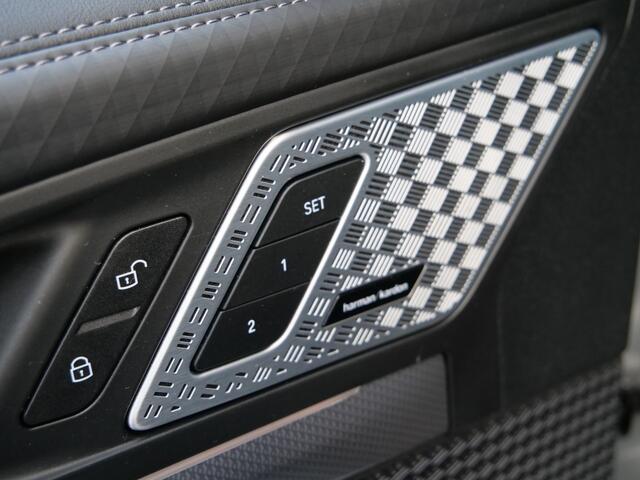 BMW X2 sDrive20i Launch Edition 170 Pk Automaat Navi / DAB / Leer / Trekhaak / M-pakket / Apple Carplay