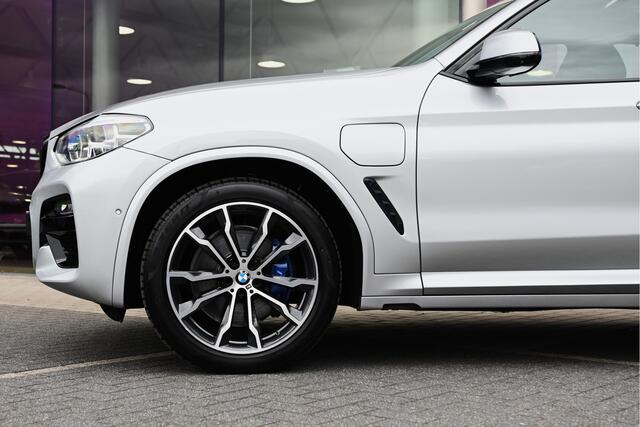 BMW X3 xDrive30e High Executive M Sport Automaat / Panoramadak / Sportstoelen / Adaptieve LED / Parking Assistant Plus / Head-Up / Stuurverwarming / Gesture Control