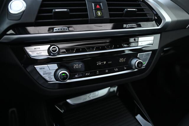 BMW X3 xDrive30e High Executive M Sport Automaat / Panoramadak / Sportstoelen / Adaptieve LED / Parking Assistant Plus / Head-Up / Stuurverwarming / Gesture Control
