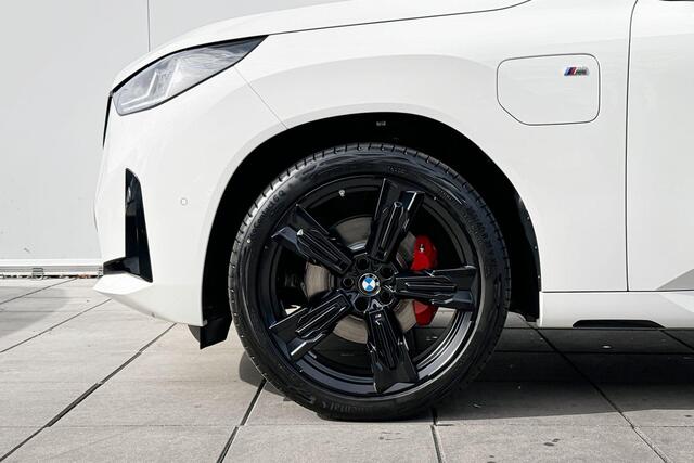 BMW X3 30e xDrive M-Sport Pro / Adaptief onderstel / Stoelventilatie / Driving Professional / Trekhaak Zwenkbaar / Harman Kardon / Head-Up / Adaptief LED / 21 Inch
