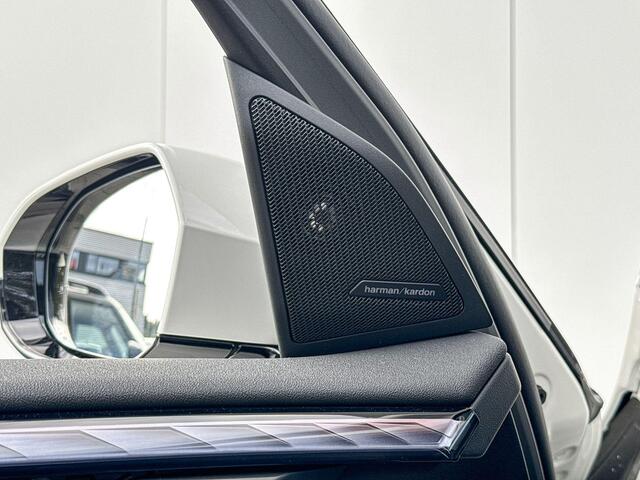 BMW X3 30e xDrive M-Sport Pro / Adaptief onderstel / Stoelventilatie / Driving Professional / Trekhaak Zwenkbaar / Harman Kardon / Head-Up / Adaptief LED / 21 Inch