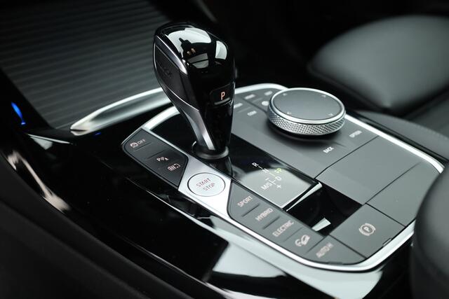 BMW X3 xDrive30e M Sport | Pano | HUD | Camera | 20'' | Leder | Keyless | Apple CarPlay