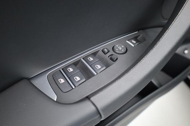 BMW X3 xDrive30e M Sport | Pano | HUD | Camera | 20'' | Leder | Keyless | Apple CarPlay