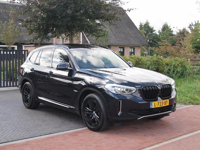 BMW X3 iX3 Executive 80 kWh | Panoramadak | Camera | Apple Carplay | Cruise Control | Leer |