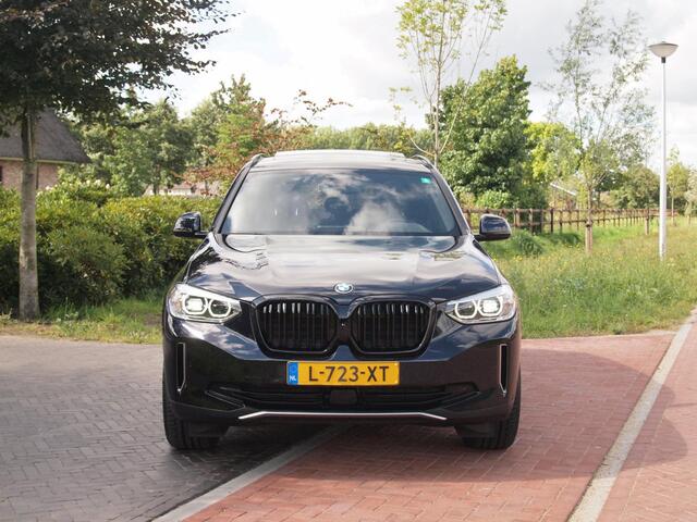 BMW X3 iX3 Executive 80 kWh | Panoramadak | Camera | Apple Carplay | Cruise Control | Leer |