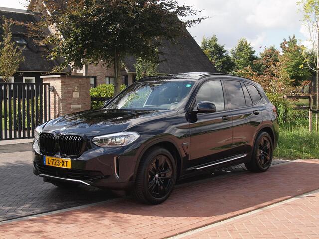BMW X3 iX3 Executive 80 kWh | Panoramadak | Camera | Apple Carplay | Cruise Control | Leer |