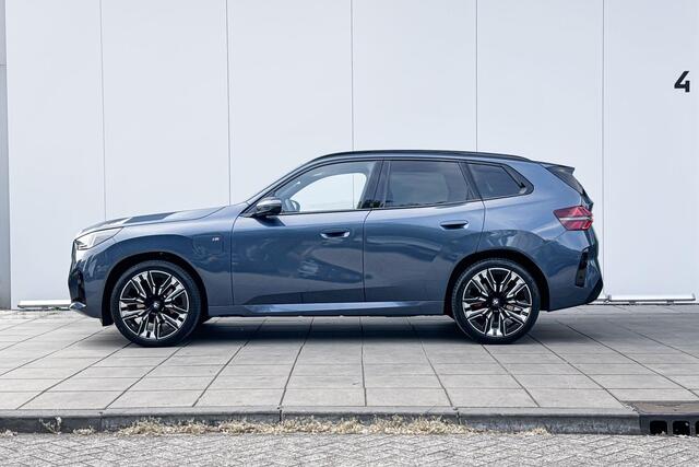 BMW X3 30e xDrive M-Sport Pro / Driving Assistant Professional / Head-Up / Harman Kardon / Stoelventilatie / Adaptieve LED koplampen / Iconic Glow / Adaptief onderstel / Panoramadak / Getinte Ramen / 21 Inch
